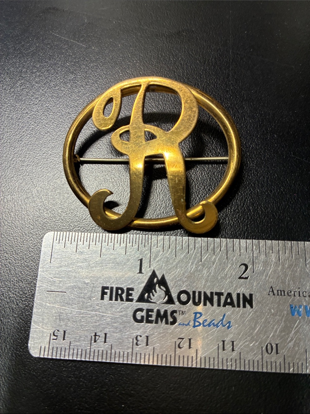 Gold Initial R Monogram Brooch - Picture 2 of 7